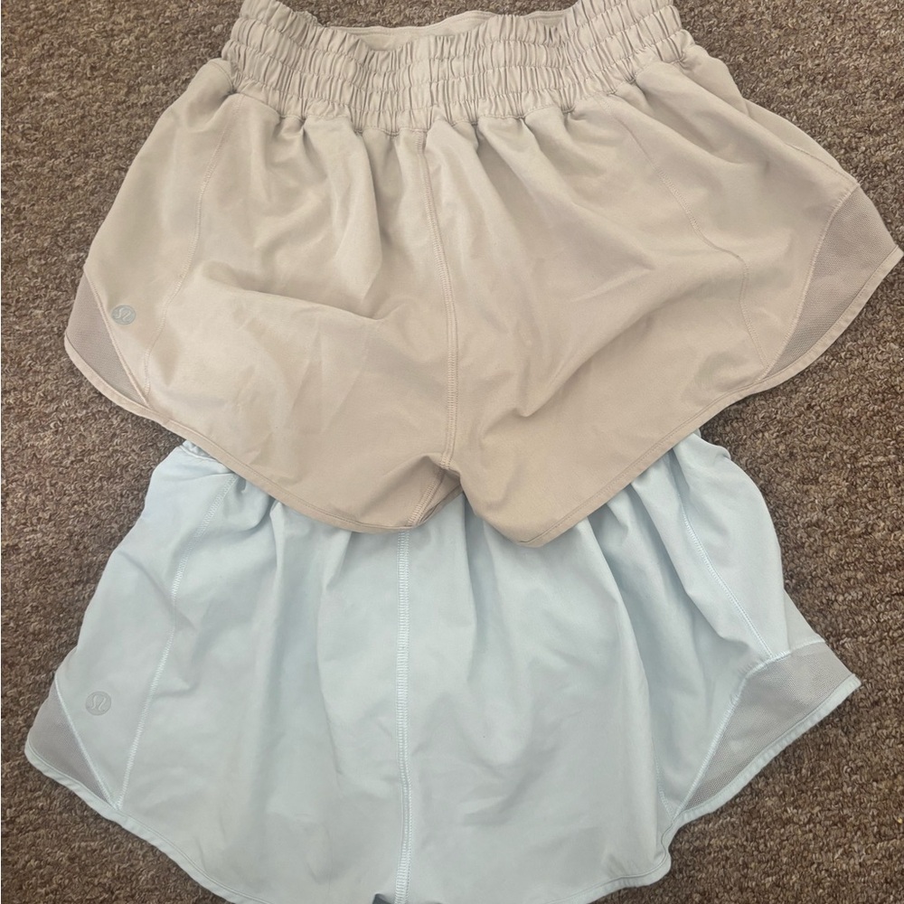 lululemon athletica hotty hot shorts Bone and Light Blue